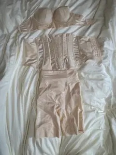 FOUR SIS & CO ブライダルインナー３点セット