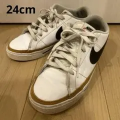 24 NIKE ナイキ　ホワイト　スニーカー　靴　シューズ　コートレガシー
