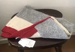 新品◯洗えるウール混マフラー◯グレー　オフホワイト　赤　ユニセックス　ブークレー