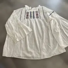 刺繍入りホワイト長袖ブラウスのサムネイル