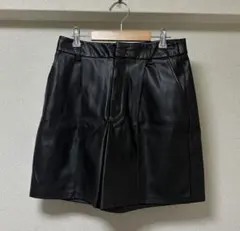 GU ブラックレザーショートパンツ