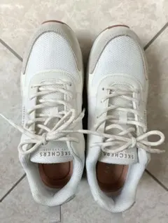 ★未使用　SKECHERS ホワイト/ベージュ スニーカー　24.5cm