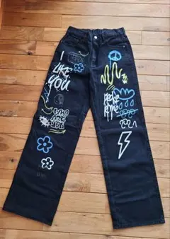 【SHEIN】グラフィティデザイン ブラックデニムパンツ