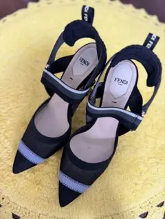 FENDI コリブリ ハイヒール パンプス 37のサムネイル
