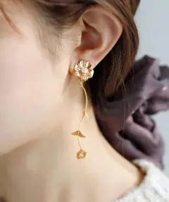 花モチーフ ゴールド イヤリング　アネモネ　anemone