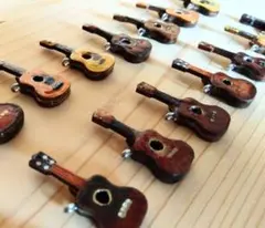 手作りミニミニ ギターのチャーム「蝶」