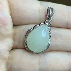 古代 和田玉(ホータン)白玉細工彫り『三陽開泰祥瑞図』白玉牌 根付 緒締玉提げ物 古代 和田玉(ホータン)白玉細工彫り『三陽開泰祥瑞図』白玉牌 根付