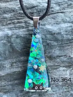 レジンネックレスNo.364 子猫のクリスマスツリー　黒猫　子猫　雪　ツリー　猫