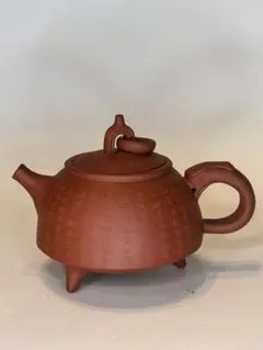 中国 朱泥 三足 急須 壺身刻字 龍頭把手 蓋上丸環 底款付き 紫砂壺