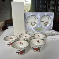 【新品・未使用品】香蘭社 湯呑み 5客セット 小皿4枚　菊　金彩 花柄