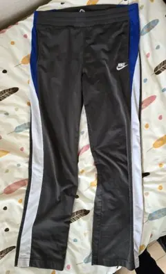 Nike ナイキ　キッズ／ジュニア ジャージパンツ（表記：L・10〜16歳向け）