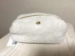 ルルレモン♡新品タグ付♡もこもこポーチ ホワイトのサムネイル