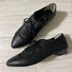 V-SEVENTWELVETHIRTY ビジューヒールレースアップドレスシューズ