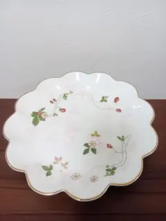 WEDGWOOD　 ワイルド ストロベリー ペタルトレイ