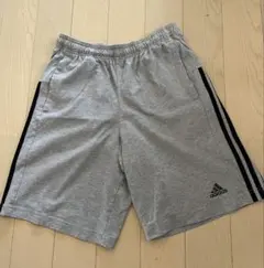 adidas グレー ショートパンツ 3本ライン