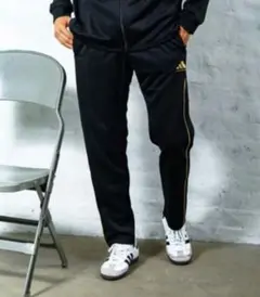 adidas　トラックパンツ　定価6490円　黒金　Mサイズ　値下げ不可