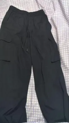 ブラックカーゴパンツ