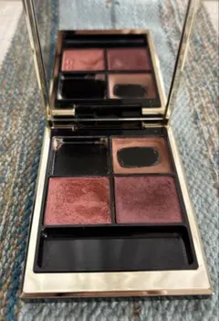 SUQQU アイシャドウパレット　シグニチャーカラーアイズ04 純撫子