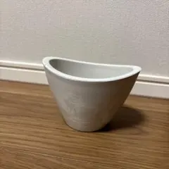 ホワイト円錐形陶器プランター 白い円錐形陶器プランター 受け皿付き - メルカリ