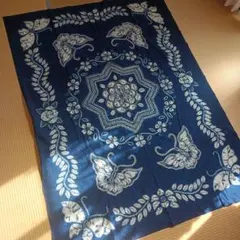 【中国民芸品】少数民族ペー族のろうけつ染め　マルチカバー　藍染
