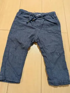 ダークブルーのカジュアルパンツ