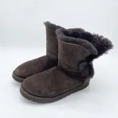 A18109 UGG クラシックベイリーボタン ムートンブーツ ブラウン 24