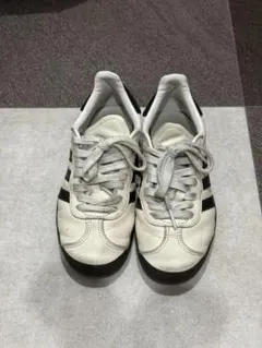 アディダス GAZELLE ホワイト/ブラック スニーカー