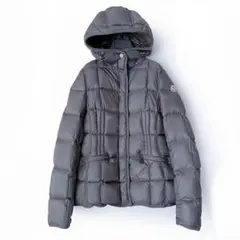 モンクレールのダウンコート　グレー