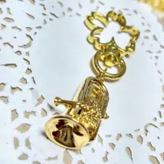 Item thumbnail for item b2b5433d-975e-4dac-83b9-1c4d557dc7cc