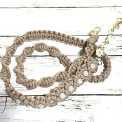 ハンドメイド　パラコード　スマホショルダー　ビーズ　 ストラップ　花　ベージュ