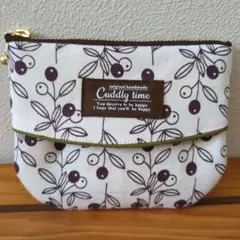 ポケットティッシュケース付きポーチ✽オリーブ柄 白