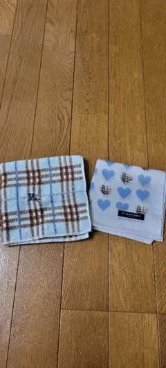 BURBERRY　チェック柄とハート柄のハンカチ2枚セット　未使用