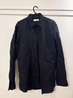 ユニクロ 黒 リネン 長袖シャツ