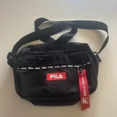 FILA 黒 ショルダーバッグ サコッシュ　フィラ