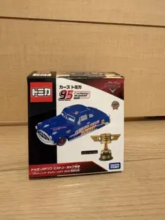 トミカ カーズ ドック・ハドソン ピストン・カップ付きのサムネイル