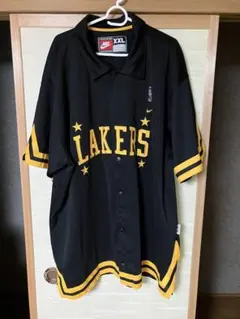【美品】激レア！Lakersレイカーズ ウォームアップシャツのサムネイル