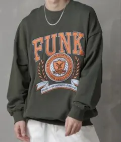 SPINNS【ゆったりシルエット】FUNK刺繍カレッジロゴスウェットのサムネイル