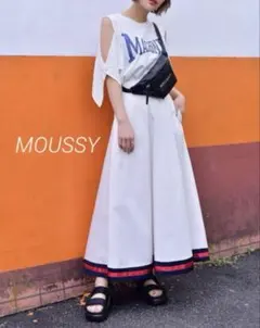 1055 MOUSSY ラインフレアスカート