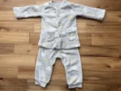 ベビーザらスで購入！フリース 腹巻き付きパジャマ 90cm ボタン付 月と星