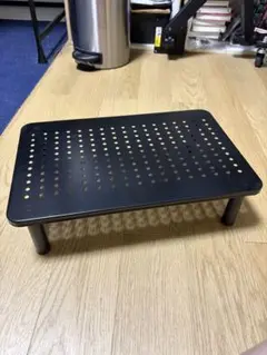 검은색 모니터 스탠드, 폭 약 37cm x 깊이 23.5cm