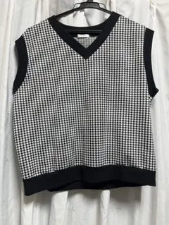 白黒チェック柄ニットベスト