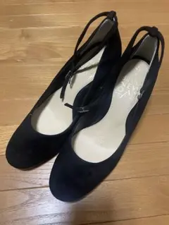 黒スエードストラップ中ヒールパンプス