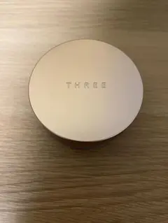【お値下げ】フェイスパウダー　ルースパウダー　THREEのサムネイル