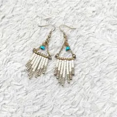 フリンジデザイン ピアス(ホワイト&ゴールド)