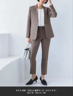 【ブラウン】スタイリッシュビジネススーツ カラーレスジャケット×スリムパンツ M