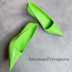 美品 SalvatoreFerragamo パテントレザー パンプス グリーン