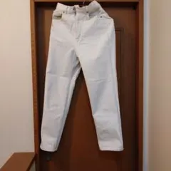 GU ホワイト ハイウエスト　ストレートデニム