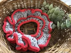 ハンドメイド かぎ針編み シュシュ グレー×レッド