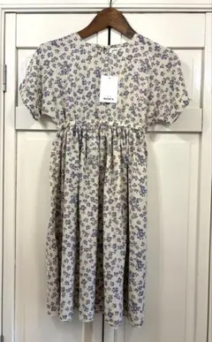 新品タグ付き ペアマノン Vネック フレアワンピース 半袖 総柄 130㎝