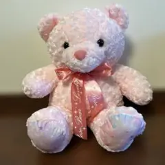 ピンクのクマぬいぐるみ